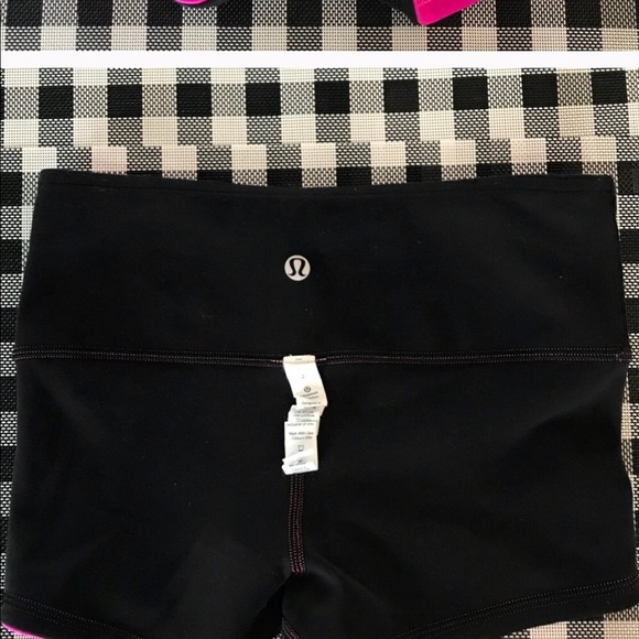 Size 2 reversible Lululemon - Picture 4 of 5